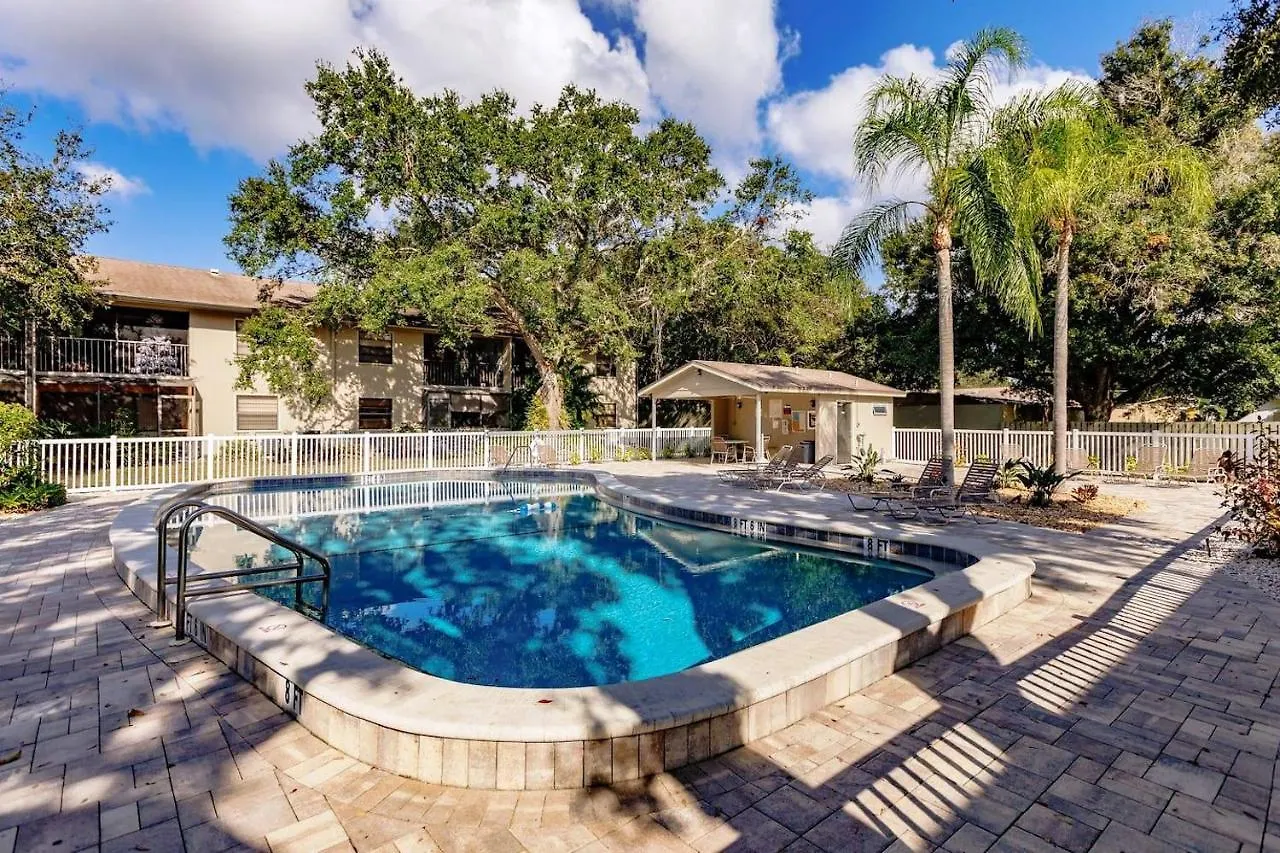 Apartment Lovely 2 Bedroom With A Pool! *