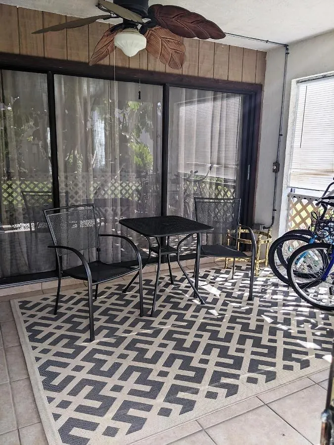 Lovely 2 Bedroom With A Pool! * Sarasota