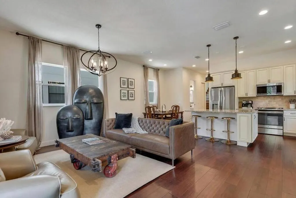 Downtown Pet-friendly @ The Park Home-635 Holiday home