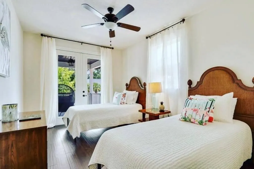 Downtown Pet-friendly @ The Park Home-635 Sarasota