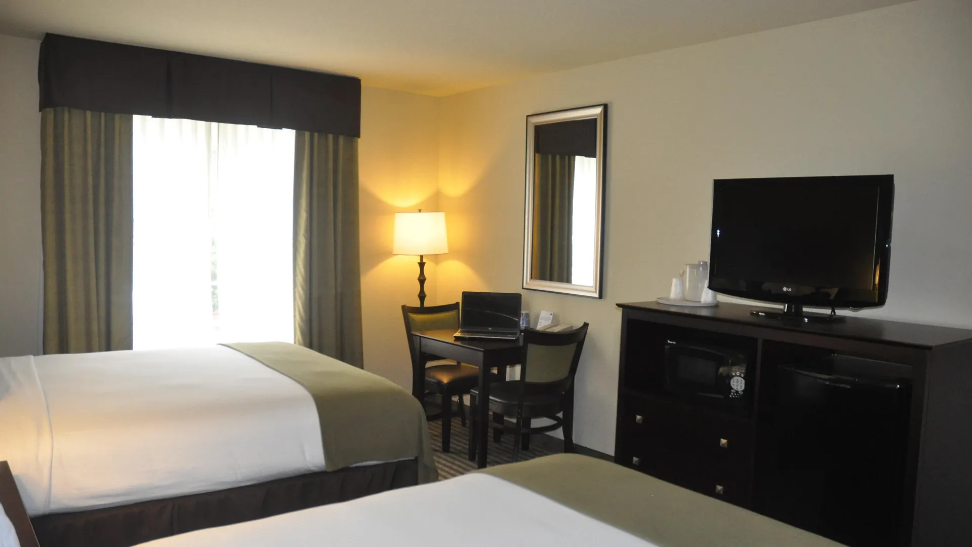 Express & Sarasota East By Ihg Hotel 3*