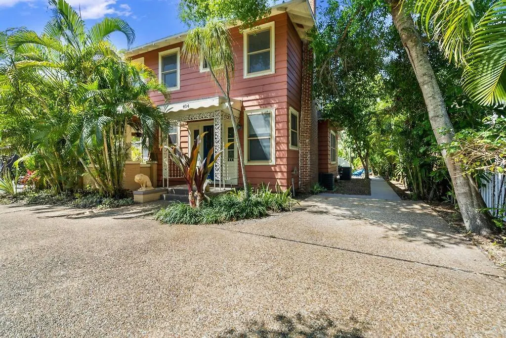 The Julia Place Carriage House Holiday home