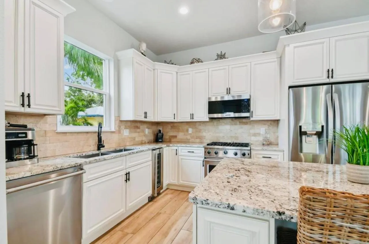 Beach-town Pet-friendly Downtown @ 10 Acre Park-629 Holiday home Sarasota