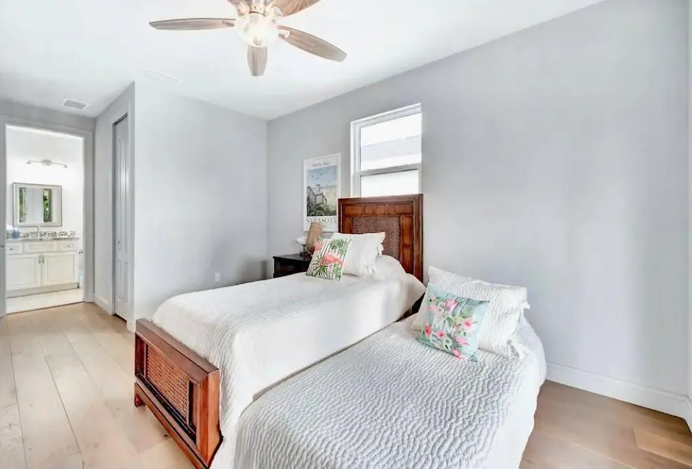 Holiday home Beach-town Pet-friendly Downtown @ 10 Acre Park-629 *
