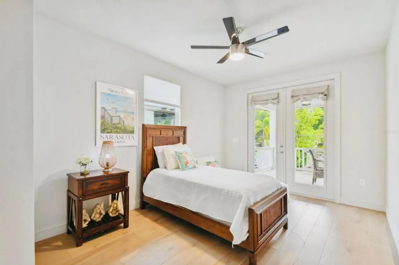 Beach-town Pet-friendly Downtown @ 10 Acre Park-629 Sarasota