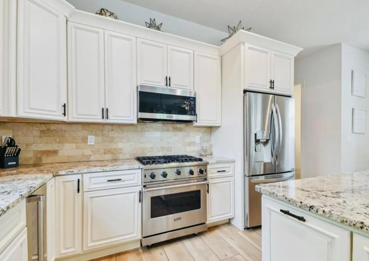 Beach-town Pet-friendly Downtown @ 10 Acre Park-629