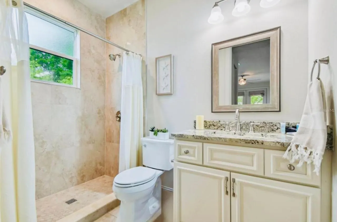 Beach-town Pet-friendly Downtown @ 10 Acre Park-629 Holiday home Sarasota
