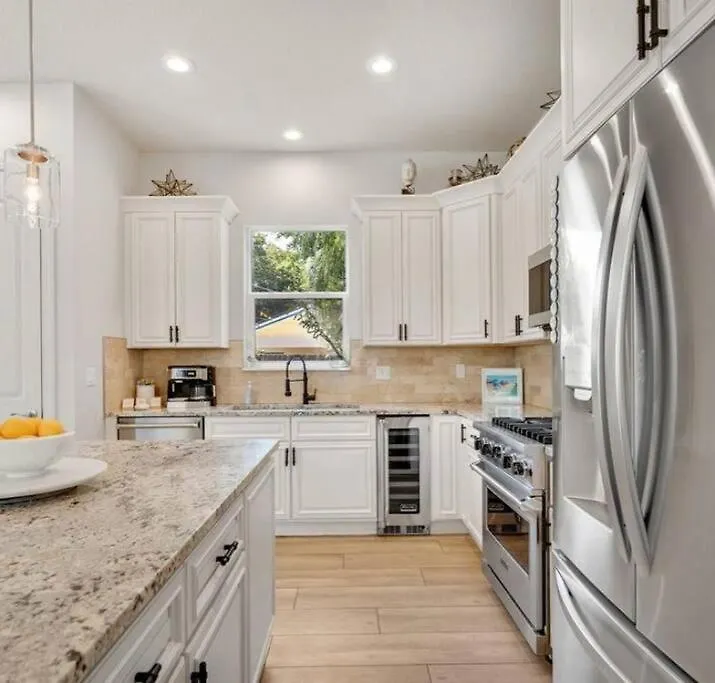 Beach-town Pet-friendly Downtown @ 10 Acre Park-629 Holiday home *
