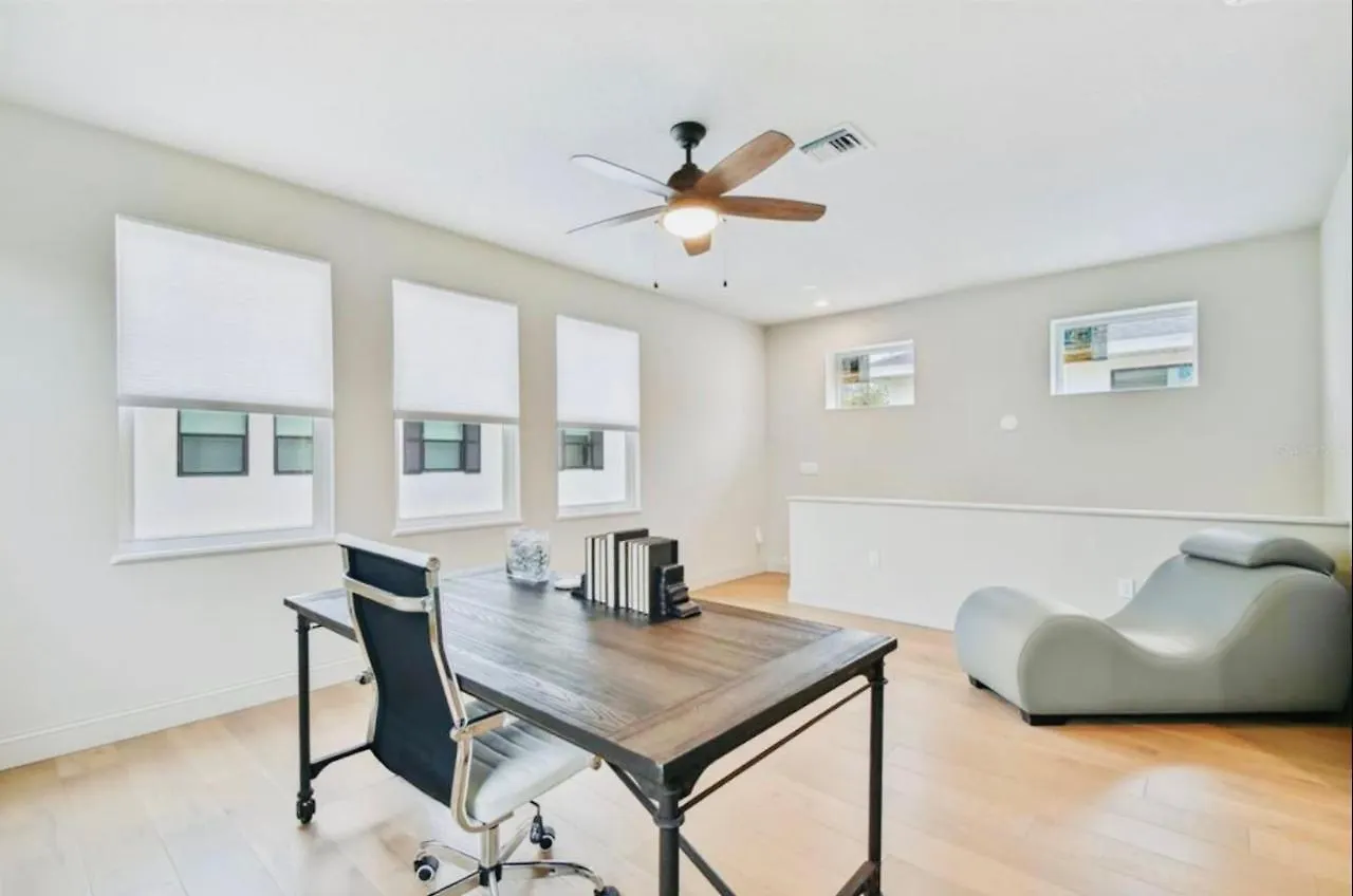 Beach-town Pet-friendly Downtown @ 10 Acre Park-629 Holiday home Sarasota