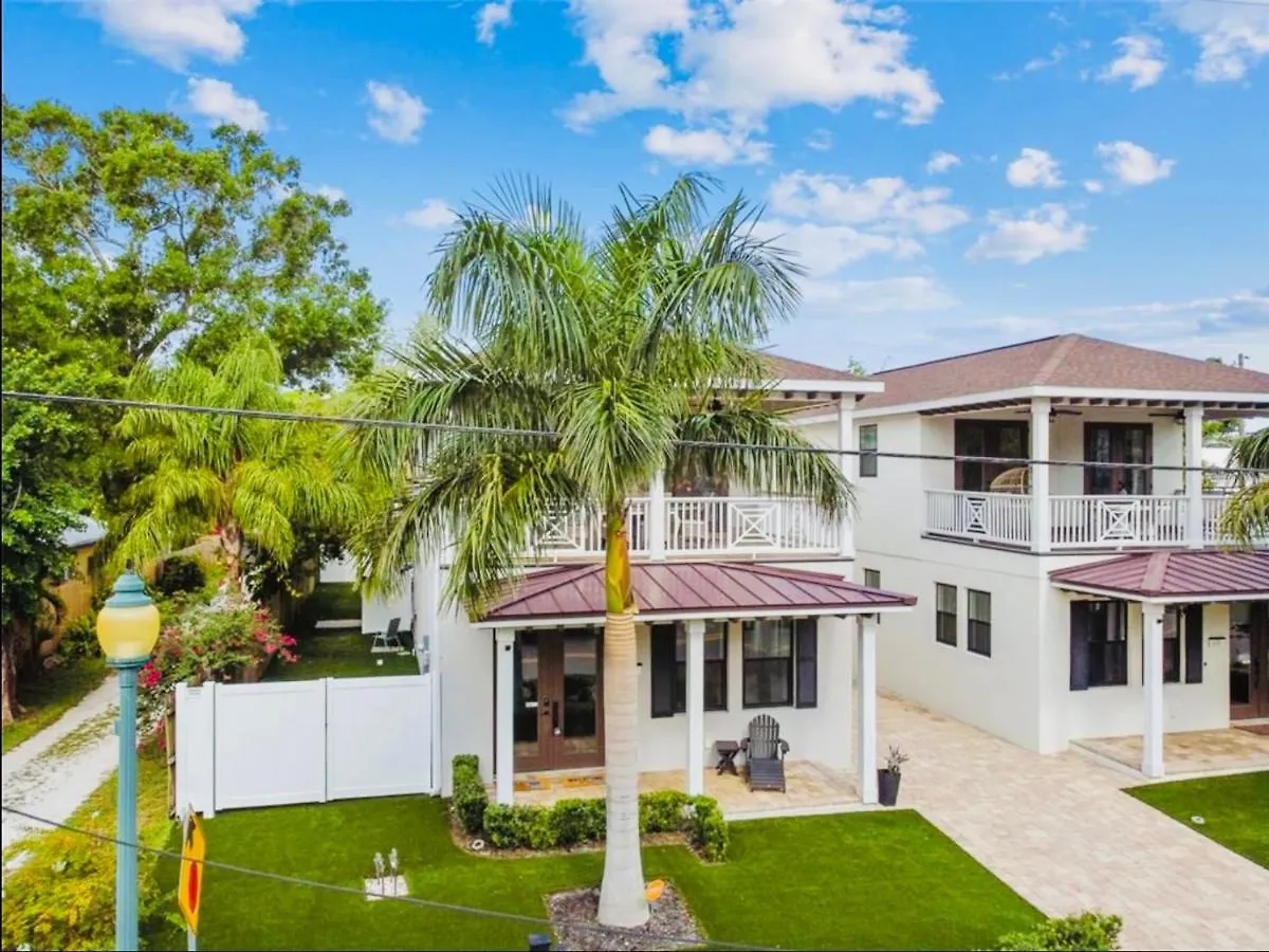 Beach-town Pet-friendly Downtown @ 10 Acre Park-629 Holiday home *