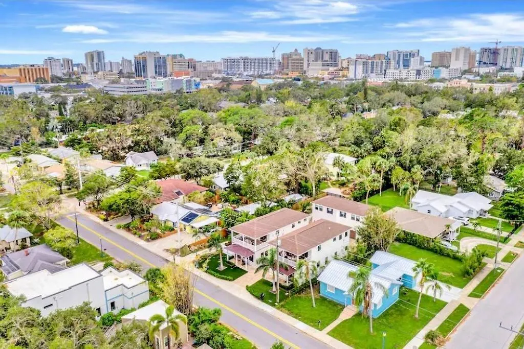 Beach-town Pet-friendly Downtown @ 10 Acre Park-629