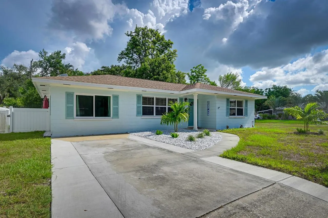 Hébergement de vacances Sunny With Private Yard And Fire Pit! Sarasota
