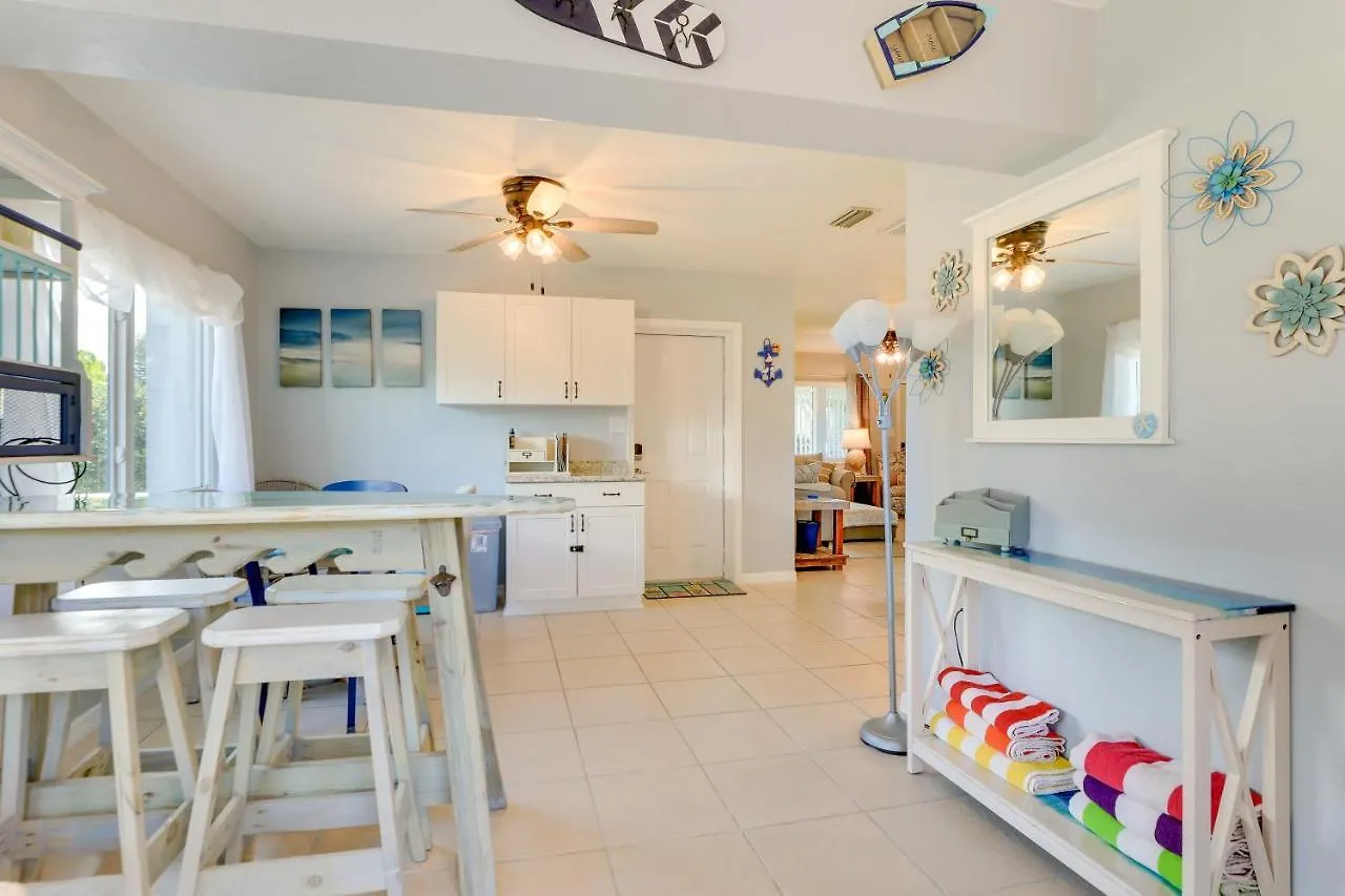 Charming With Deck, 3 Mi To Beaches! *