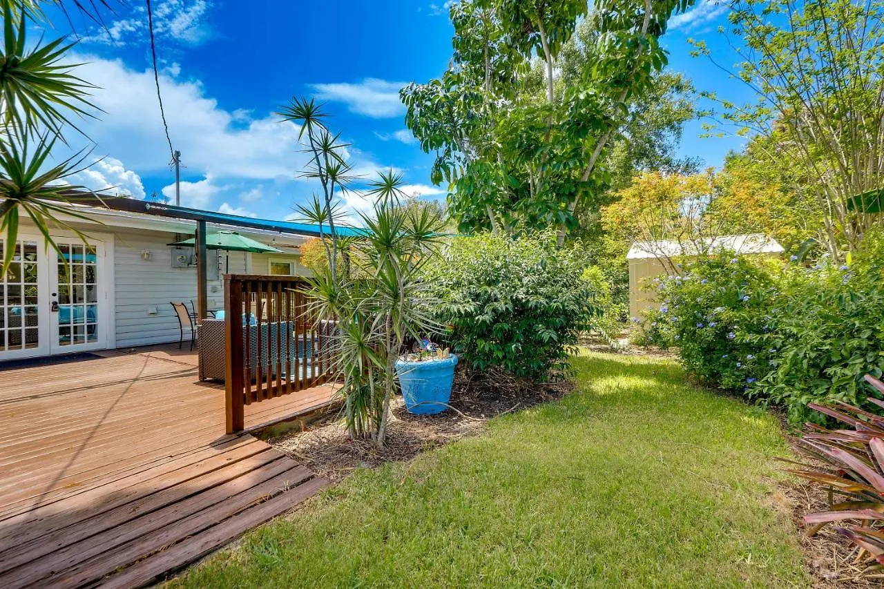 Charming With Deck, 3 Mi To Beaches! Holiday home *