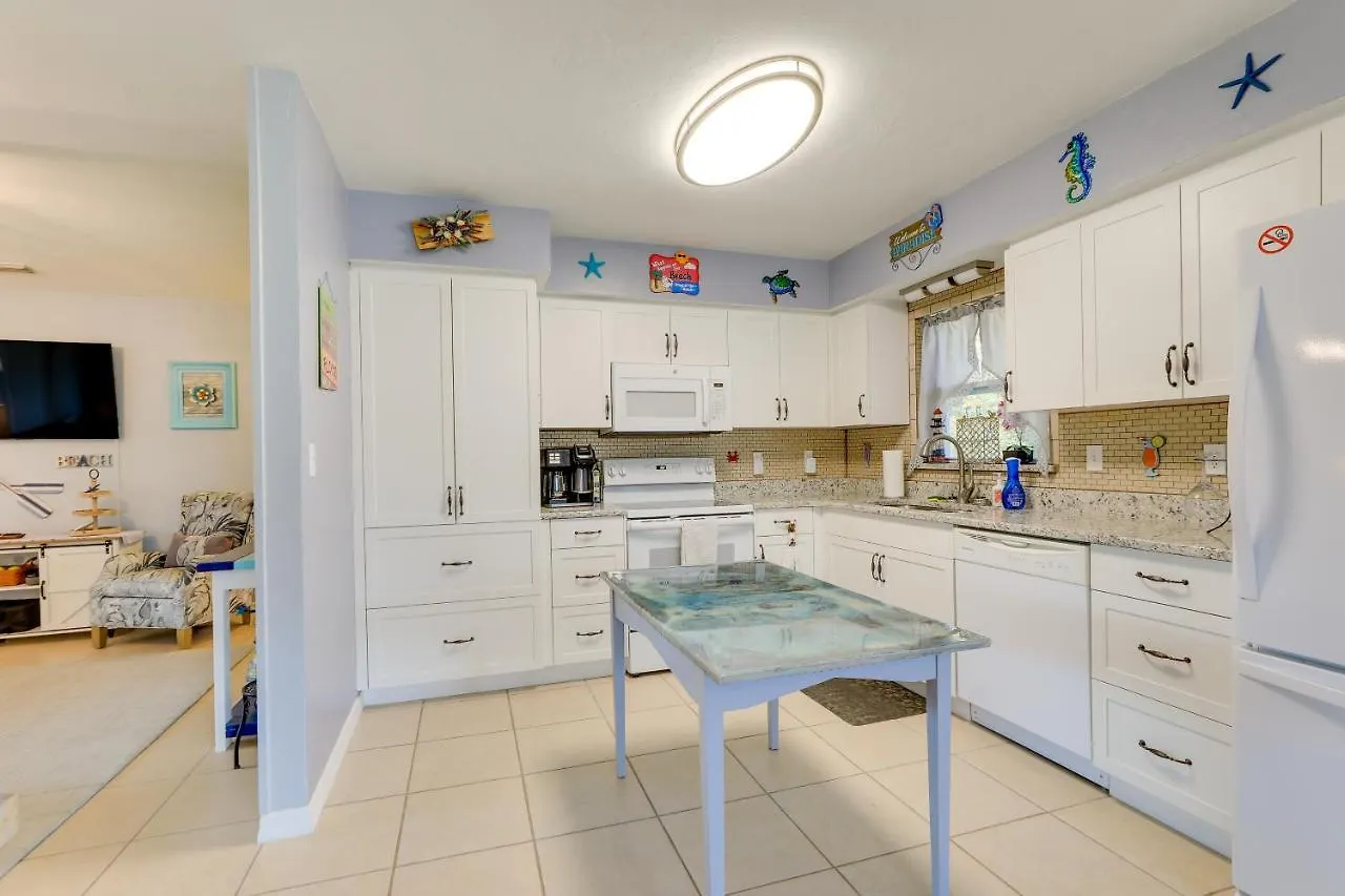 Charming With Deck, 3 Mi To Beaches! *
