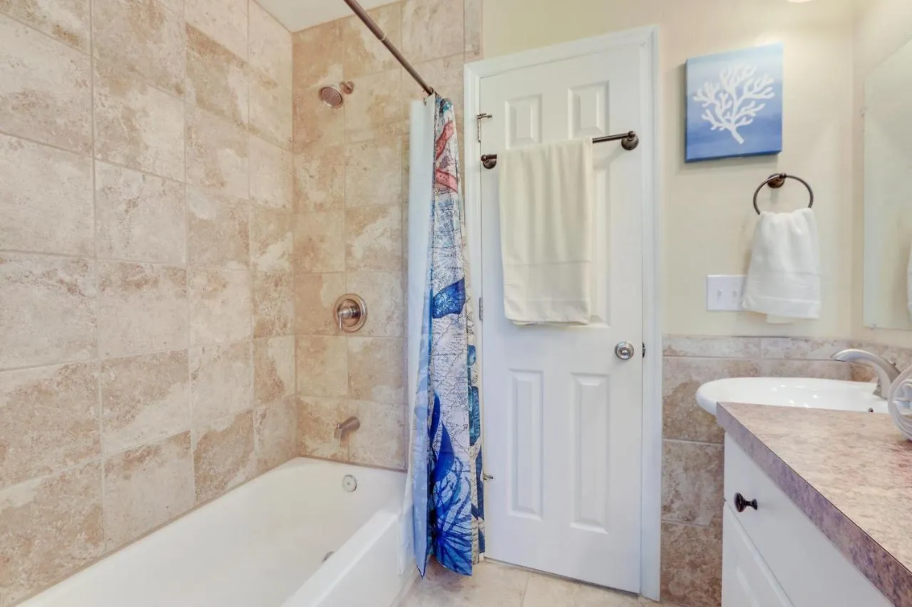 Holiday home Charming With Deck, 3 Mi To Beaches! *