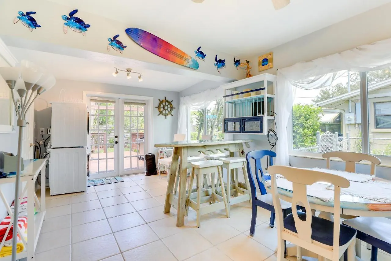 Charming With Deck, 3 Mi To Beaches! *