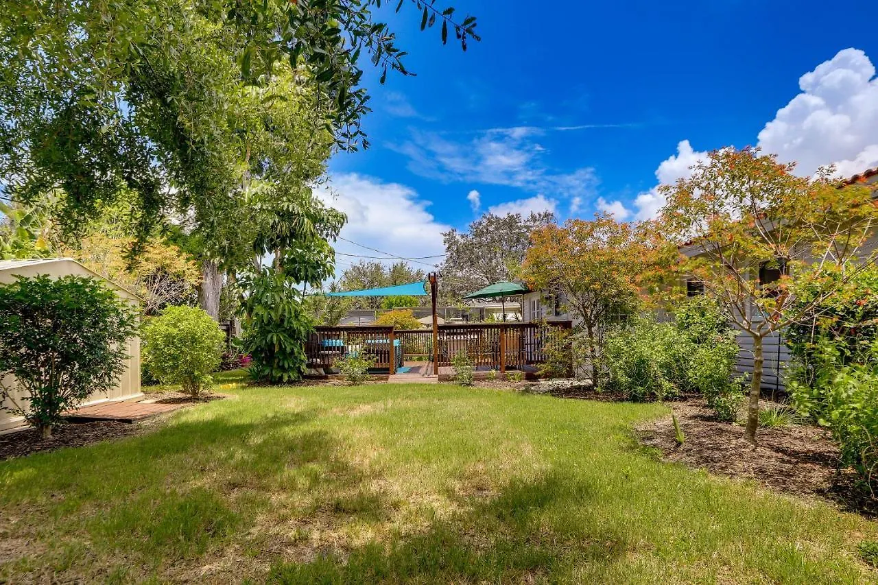 Charming With Deck, 3 Mi To Beaches!