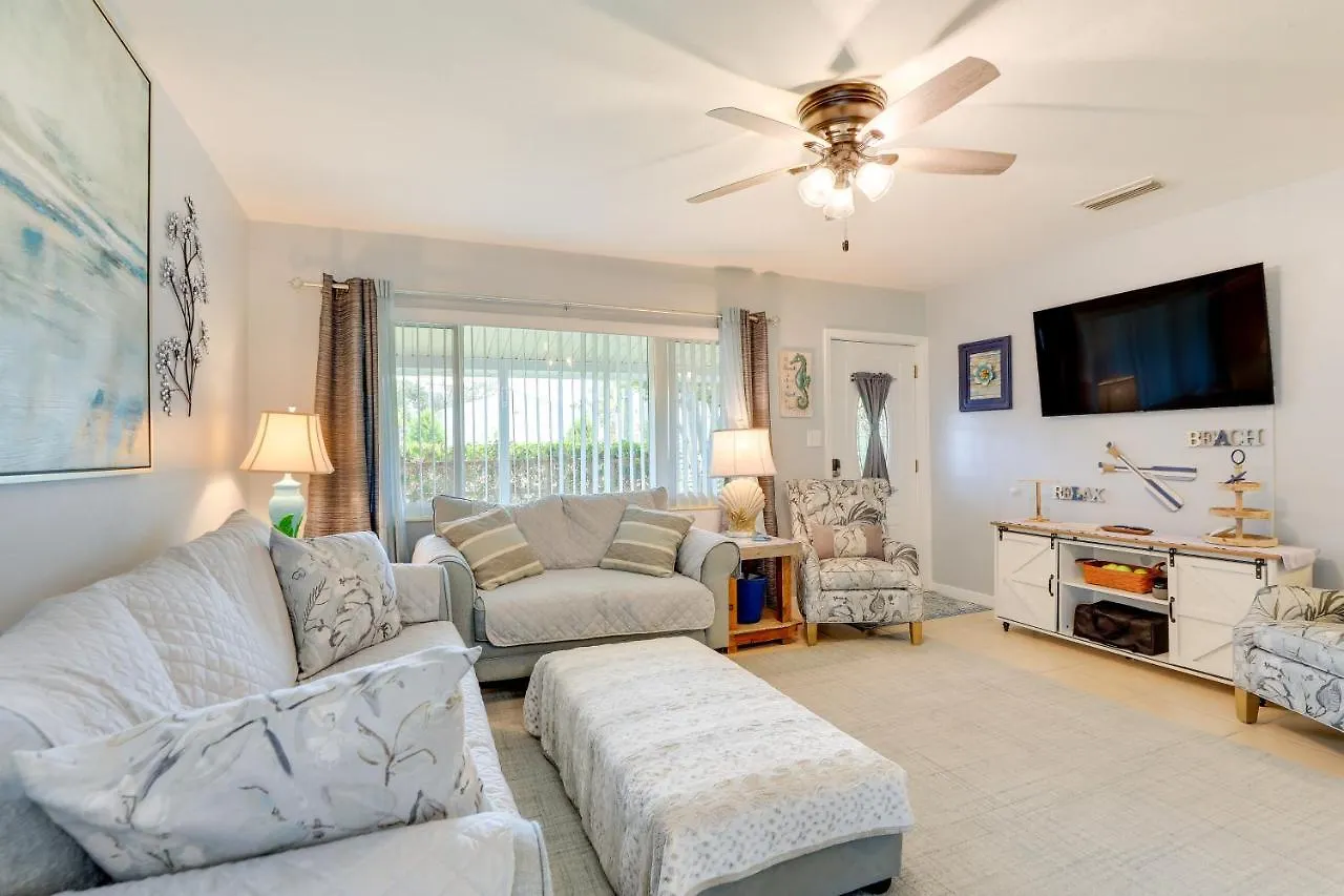 Charming With Deck, 3 Mi To Beaches! Sarasota