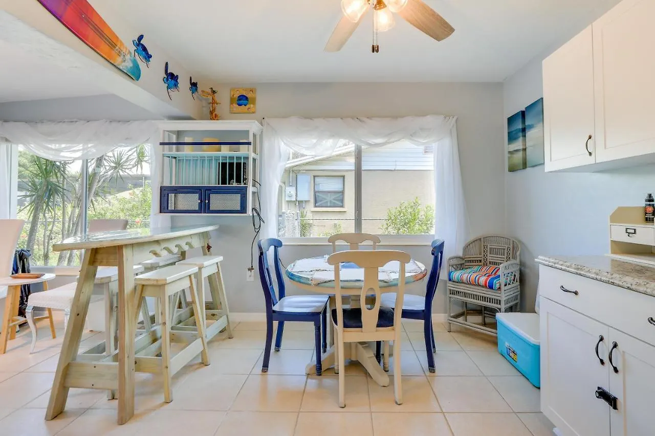 Charming With Deck, 3 Mi To Beaches! *