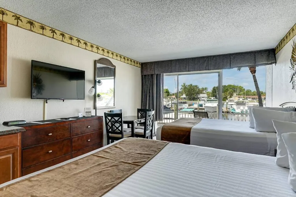 Apartment Waterfront, Pool, Tiki Bar & Grill, Gym, Location! *