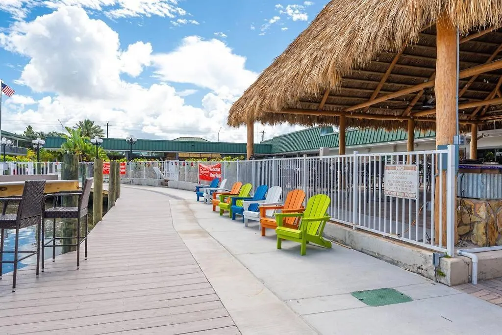 Apartment Waterfront, Pool, Tiki Bar & Grill, Gym, Location! Sarasota