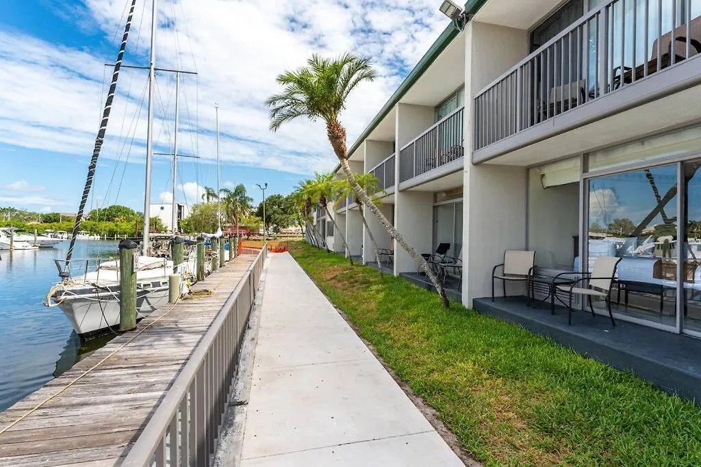 Apartment Waterfront, Pool, Tiki Bar & Grill, Gym, Location! Sarasota