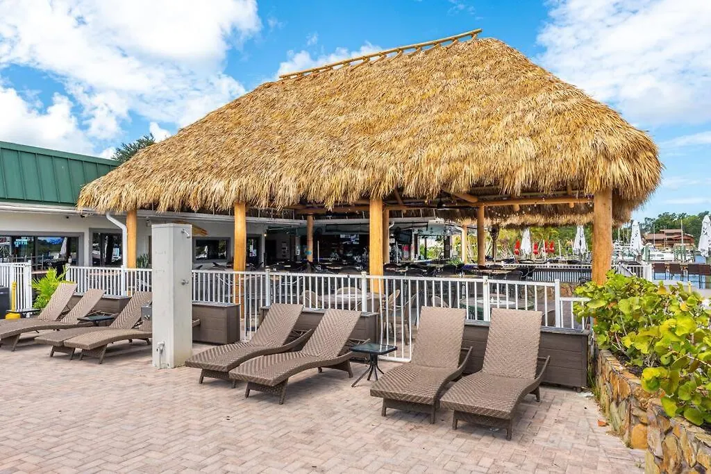 Waterfront, Pool, Tiki Bar & Grill, Gym, Location! *