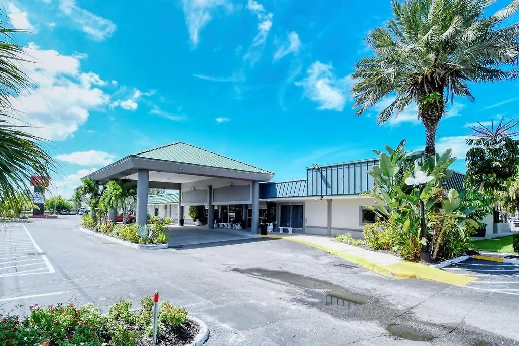 Apartment Waterfront, Pool, Tiki Bar & Grill, Gym, Location! Sarasota