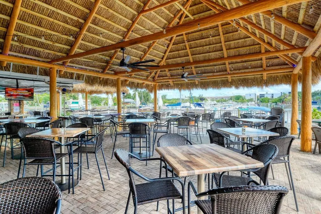 Waterfront, Pool, Tiki Bar & Grill, Gym, Location!