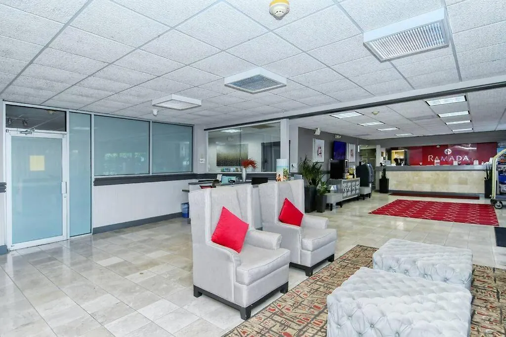 Waterfront, Pool, Tiki Bar & Grill, Gym, Location!