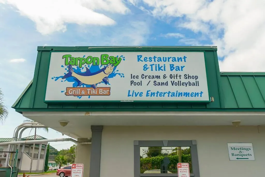 Apartment Waterfront, Pool, Tiki Bar & Grill, Gym, Location! *