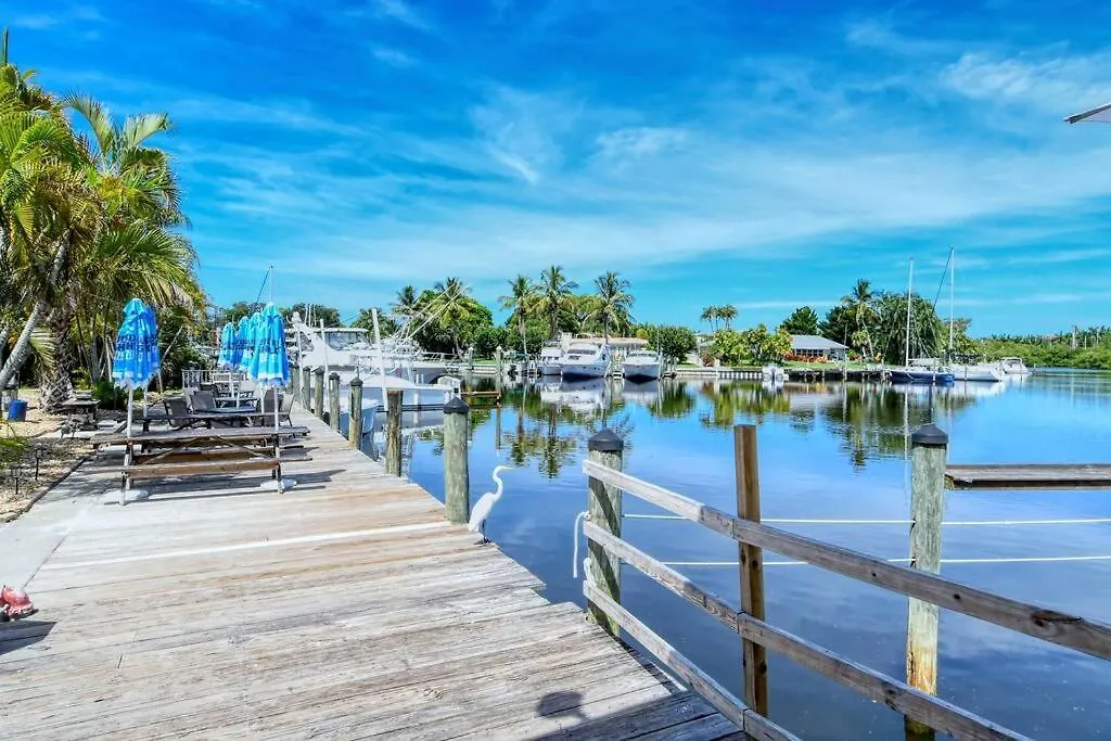 Apartment Waterfront, Pool, Tiki Bar & Grill, Gym, Location! Sarasota