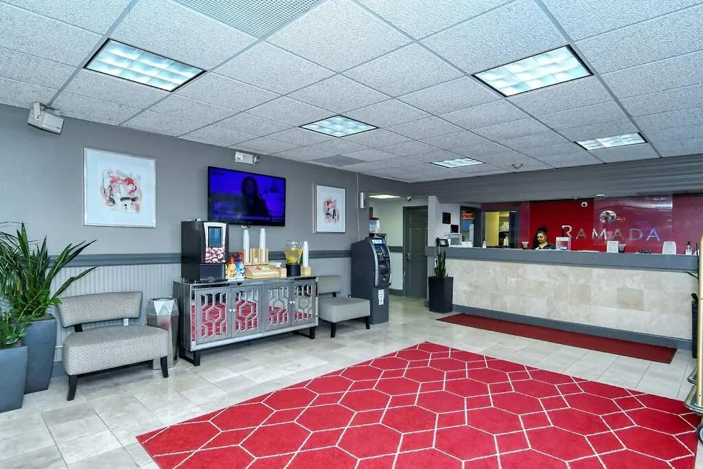 Apartment Waterfront, Pool, Tiki Bar & Grill, Gym, Location!
