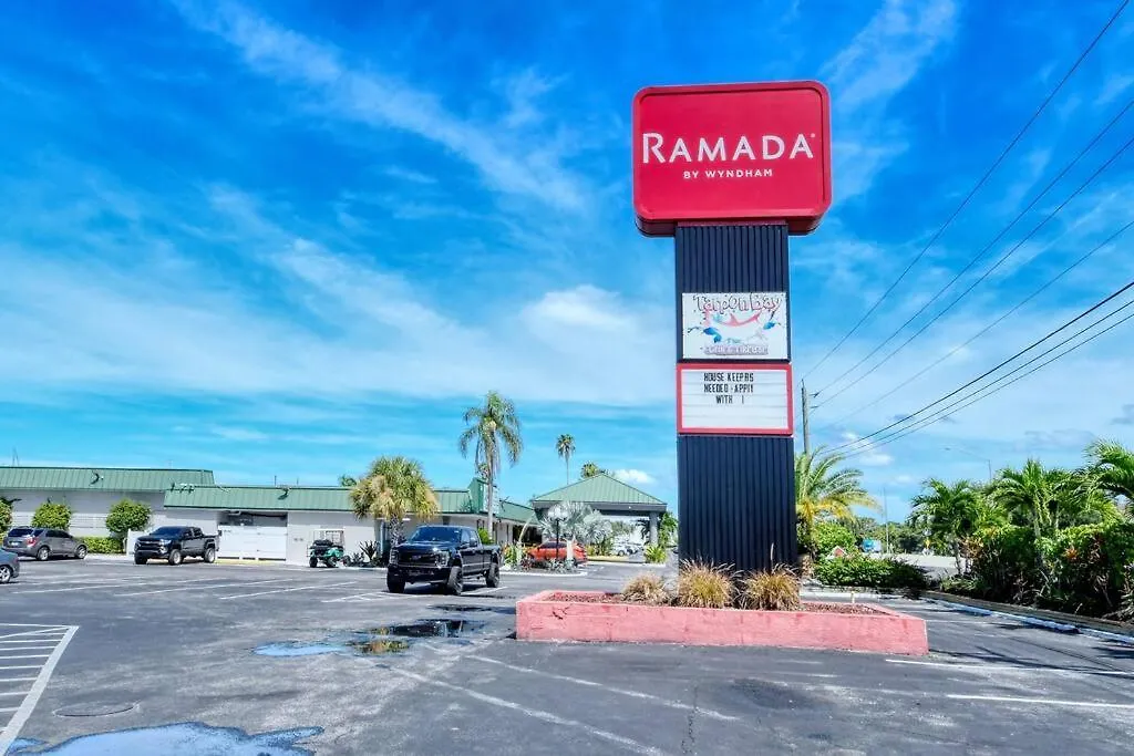 Apartment Waterfront, Pool, Tiki Bar & Grill, Gym, Location! Sarasota