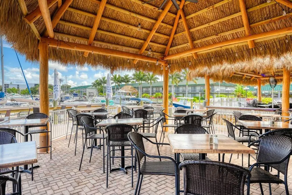 Waterfront, Pool, Tiki Bar & Grill, Gym, Location! Sarasota