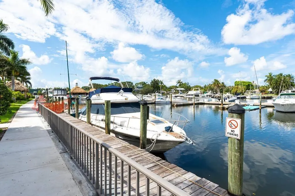 Waterfront, Pool, Tiki Bar & Grill, Gym, Location! * Sarasota