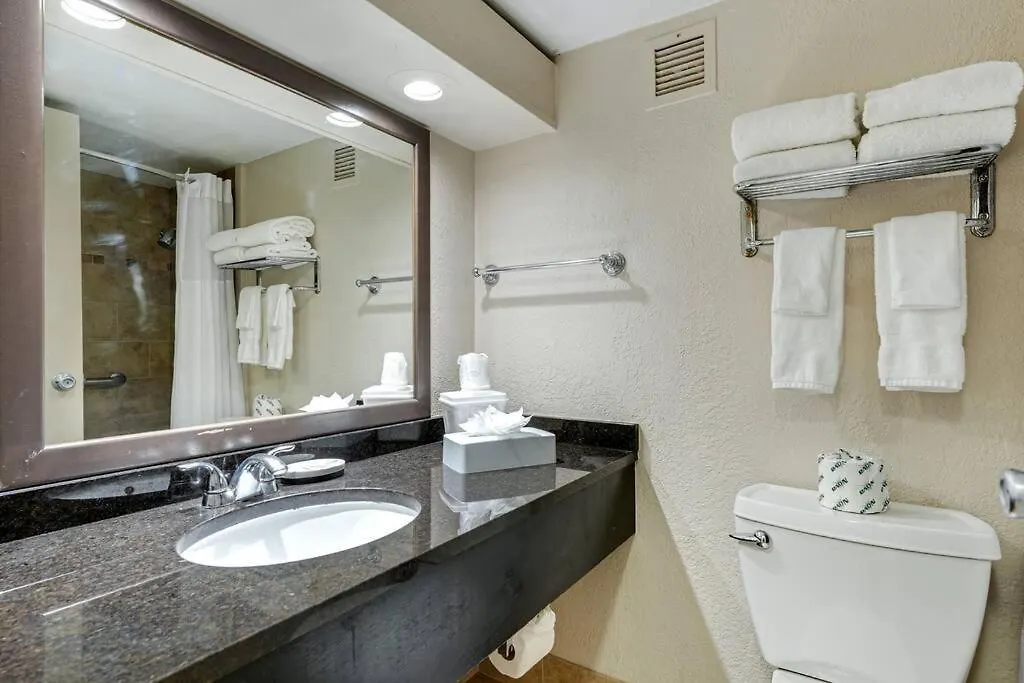 Apartment Waterfront, Pool, Tiki Bar & Grill, Gym, Location! *