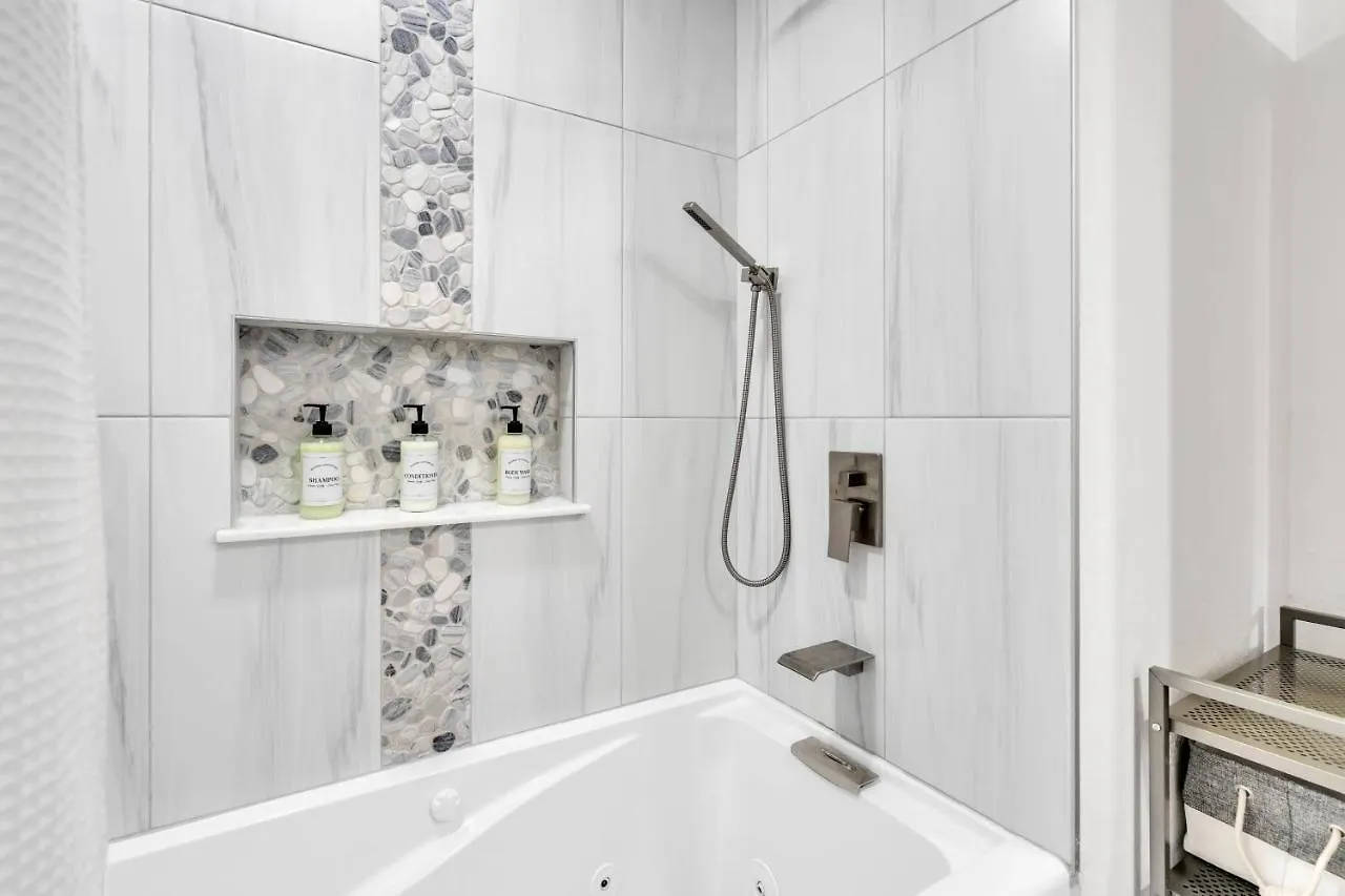 2bed 1bath Minutes To Downtown, Beaches, Restaurants, Theaters And Апартаменты