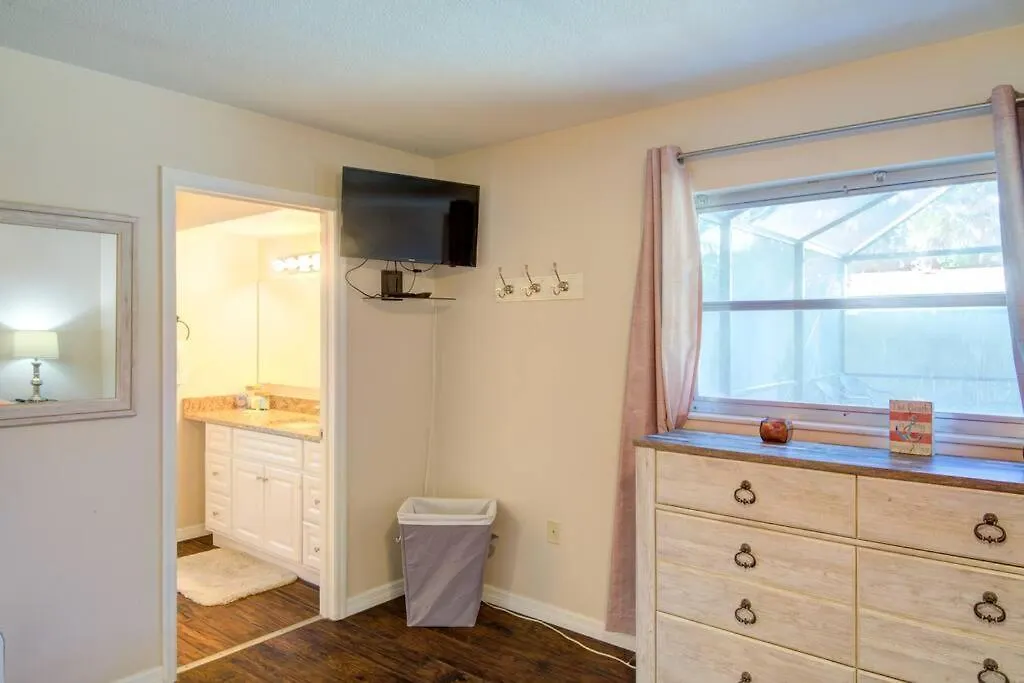 Close To Siesta Key, Shopping, Restaurants & More! Apartment *