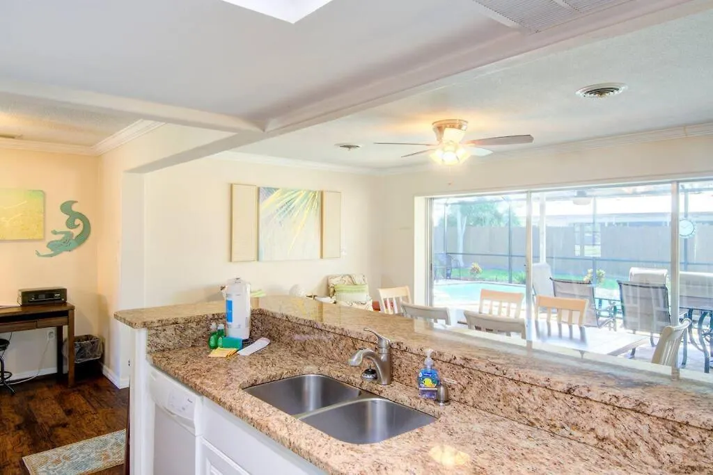 Apartment Close To Siesta Key, Shopping, Restaurants & More! Sarasota