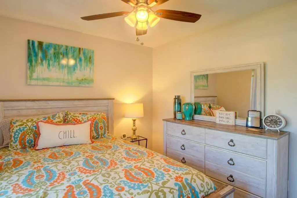 Apartment Close To Siesta Key, Shopping, Restaurants & More!