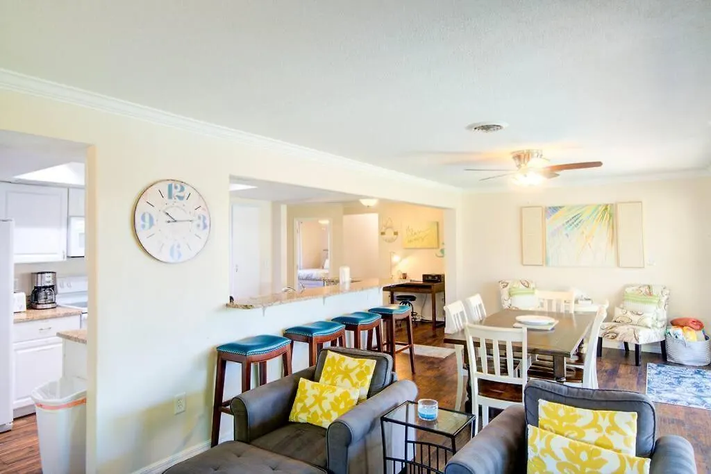 Close To Siesta Key, Shopping, Restaurants & More! Apartment