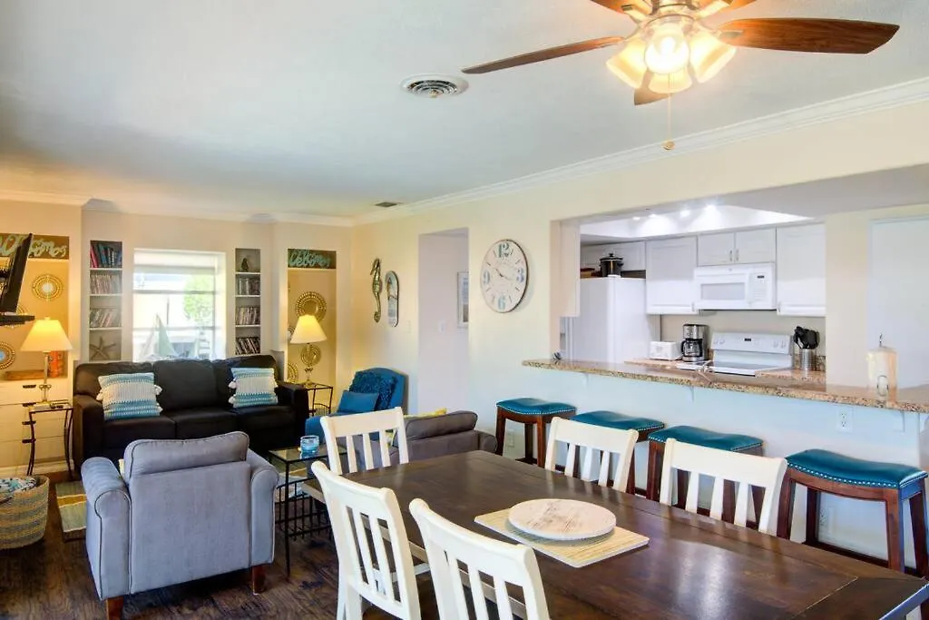 Close To Siesta Key, Shopping, Restaurants & More! Apartment *