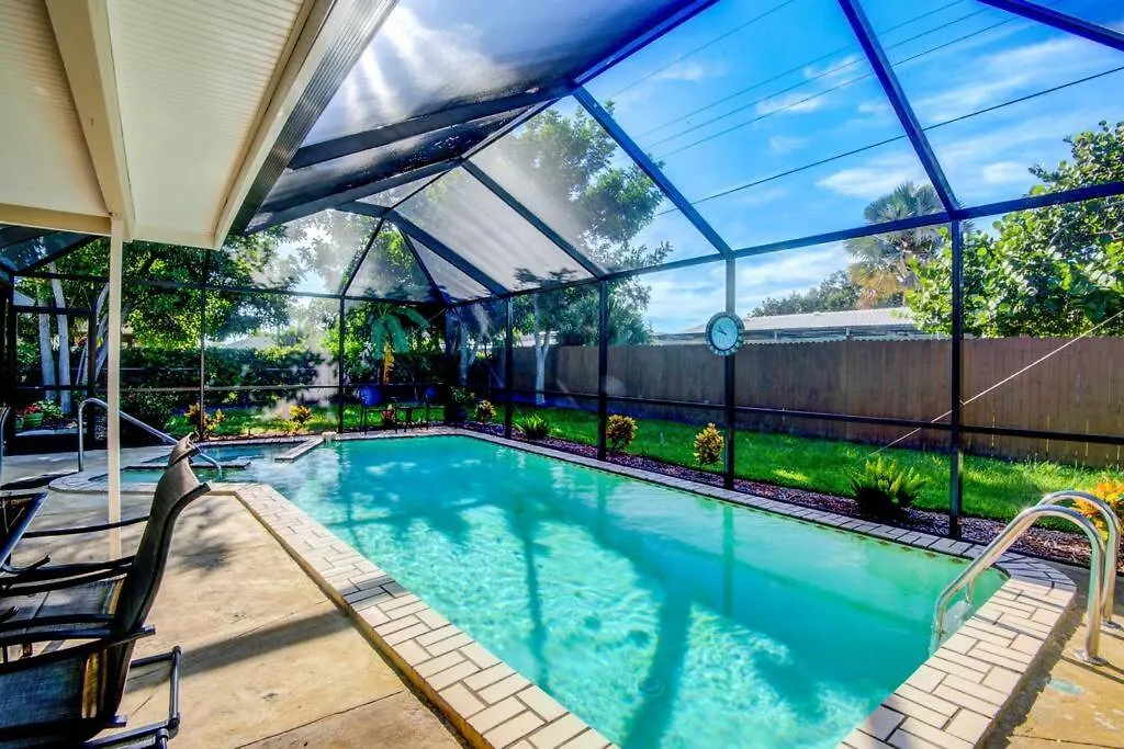 Apartment Close To Siesta Key, Shopping, Restaurants & More!