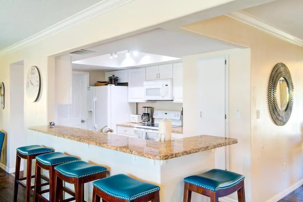 Close To Siesta Key, Shopping, Restaurants & More! Apartment