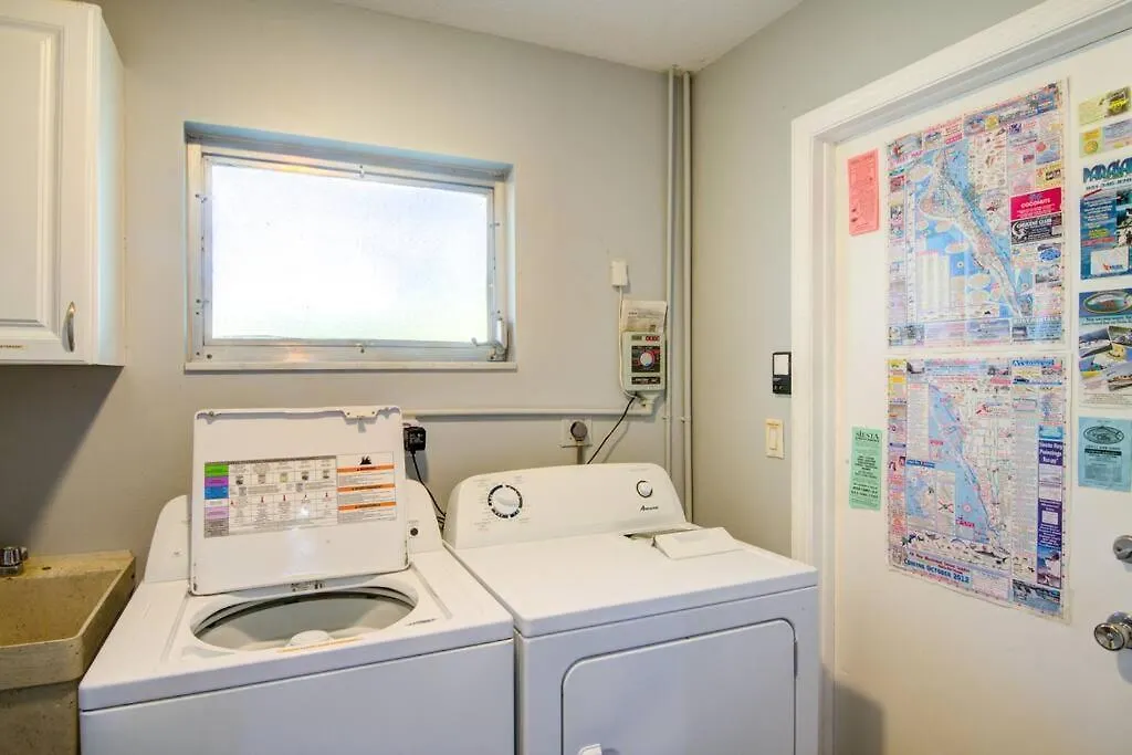 Apartment Close To Siesta Key, Shopping, Restaurants & More!