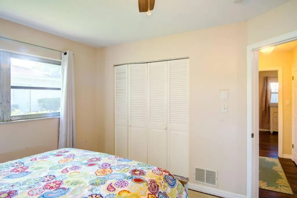Close To Siesta Key, Shopping, Restaurants & More! Sarasota