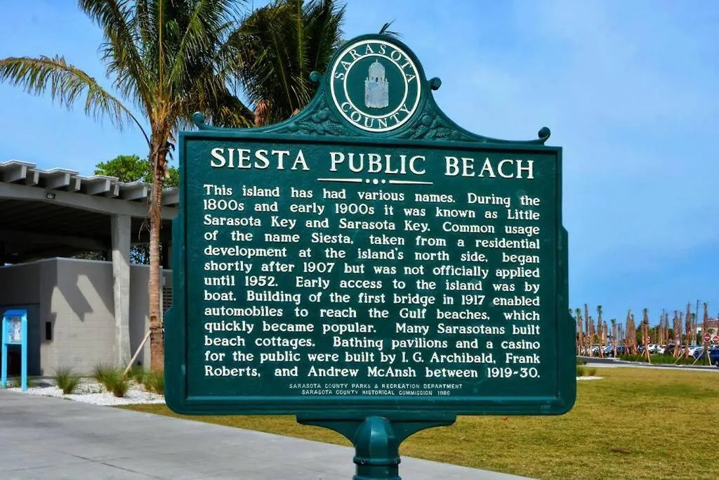 Close To Siesta Key, Shopping, Restaurants & More!