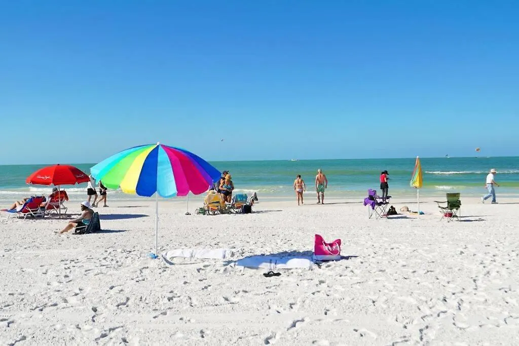 Apartment Close To Siesta Key, Shopping, Restaurants & More!